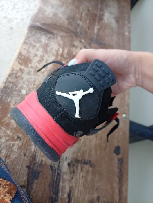 Vând urgent Jordan 4 Red thunder