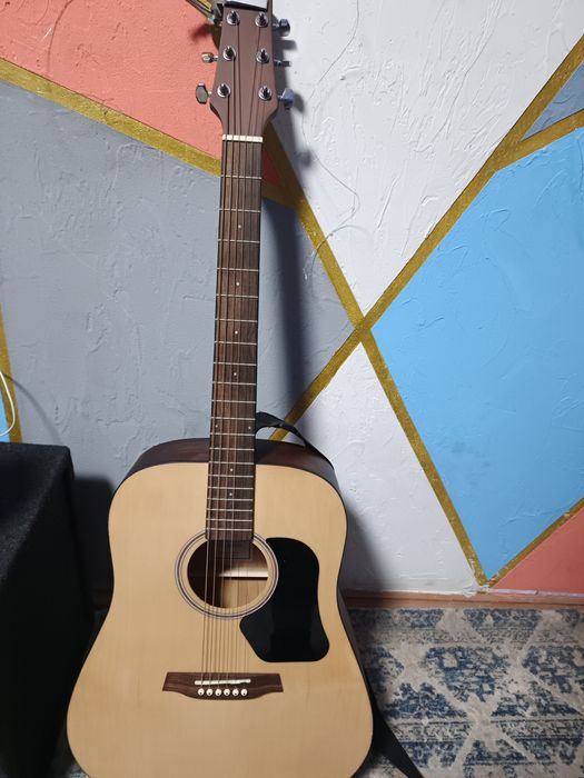 Продам акустическую гитару walden