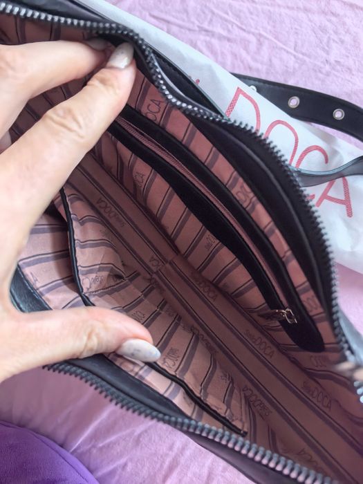 Малка черна чанта Doca