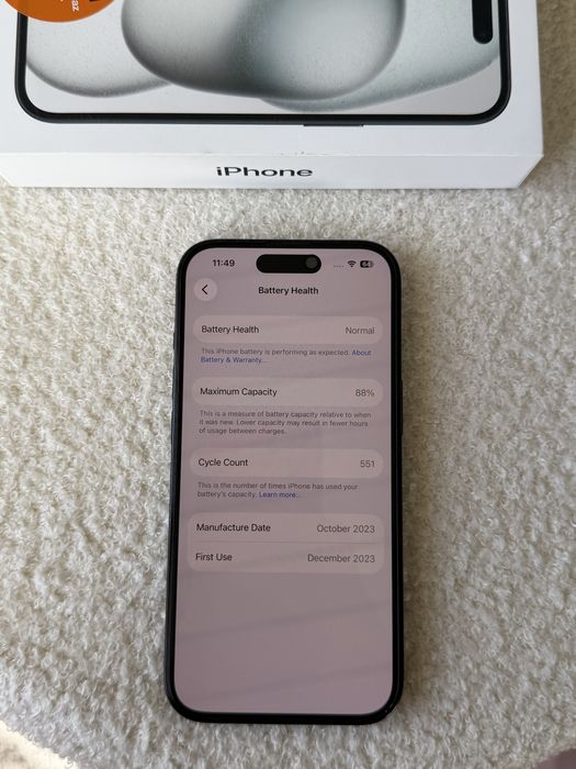 Vând iPhone 15 Negru, 128BG, 88% baterie, cutie + cablu USB-C + husă