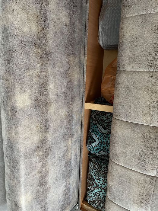 Продам диван бежевый