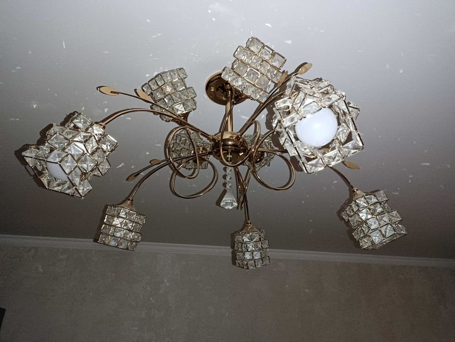 Продам люстру б/у