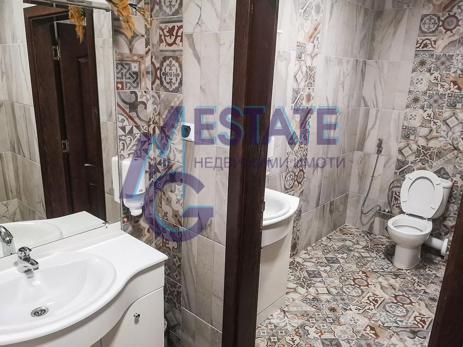 Продава целогодишно работещ Хотел в центъра на  кк.Слънчев Бряг