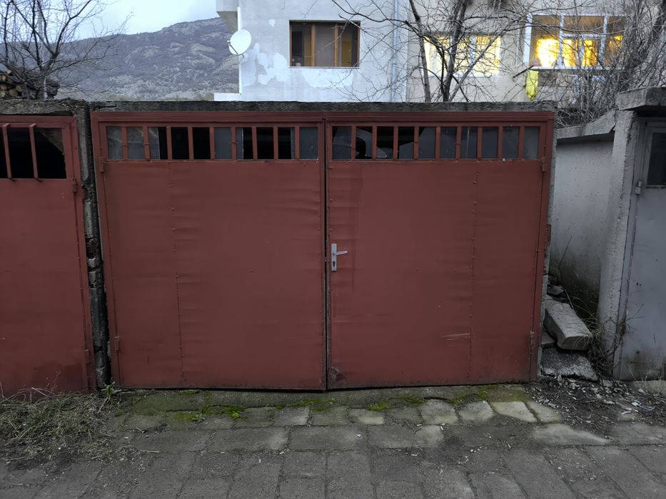 Гараж  под  наем в град Карлово