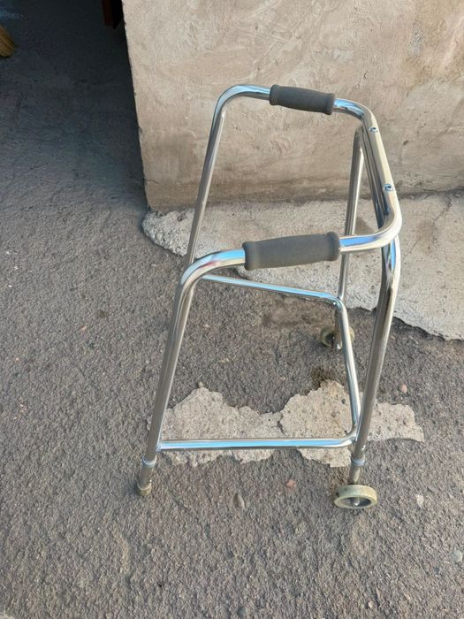 Продам ходунки для взрослых