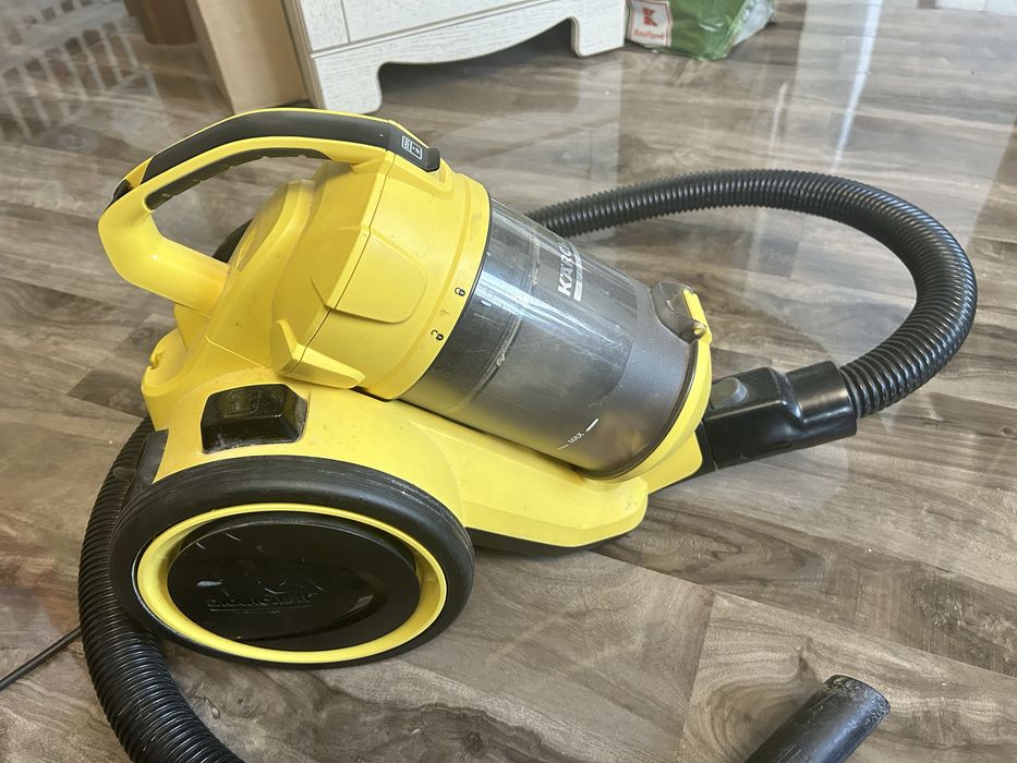 Oferta speciala!!! Aspirator Kärcher VC 3 fara sac