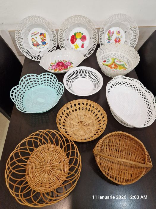 Coșuri de plastic și de nuiele