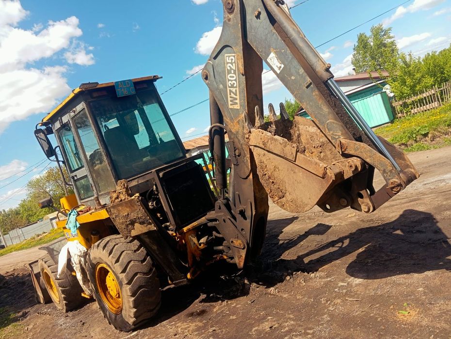 Продам экскаватор погрузчик 2 в 1