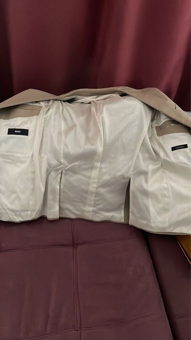 Costum Hugo Boss barbati masura M nou cu eticheta