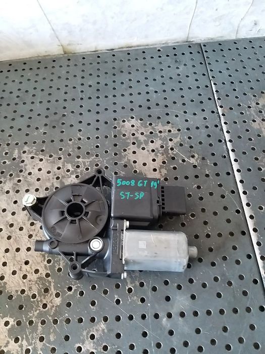 Motoras macara stanga spate peugeot 5008 2 9829482780 0130824247 1137329068