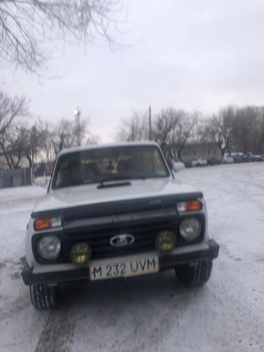 Продаю ниву 2005