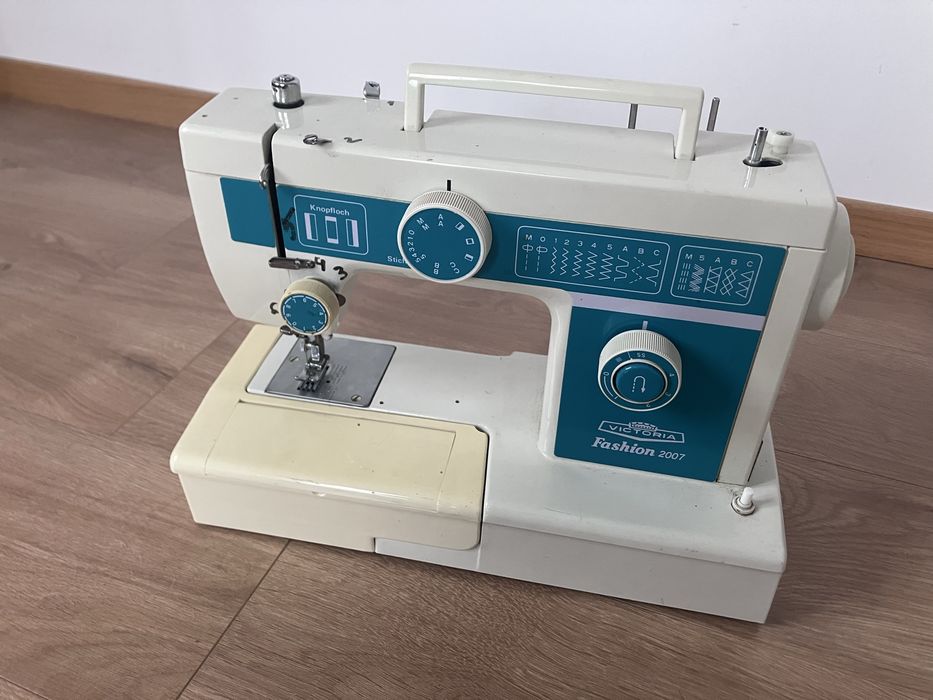 Masina de cusut Victoria FY800