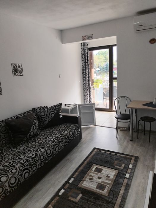 Închiriez apartament/garsoniera