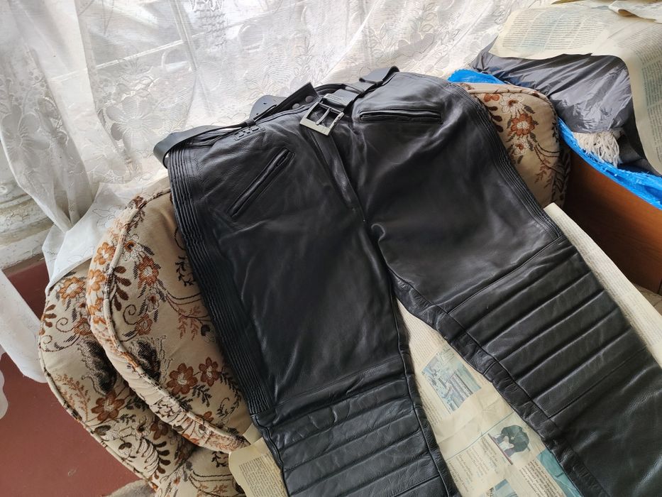 Vand pantaloni din piele, firma JBS !.