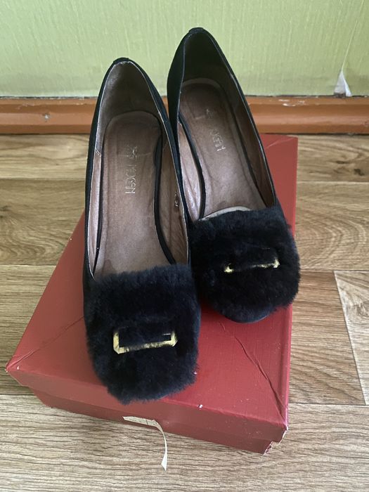 Продам женские туфли