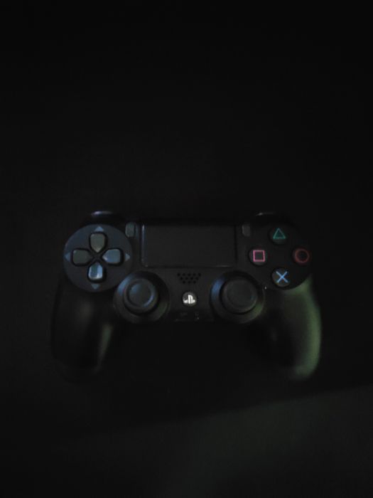 Продам 2 геймпада Dualshock 4