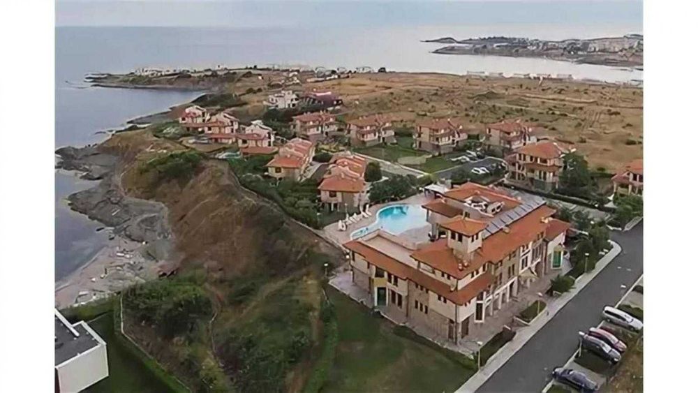 Дава се под наем Двустаен апартамент в Царево - 60 кв.м за 59900 € - Снимка #3