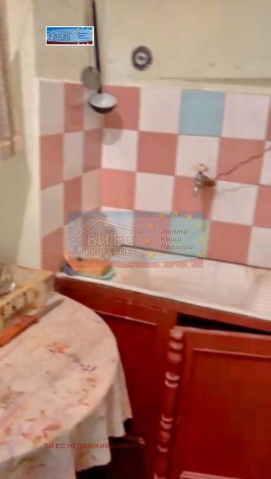 Къща в с. Зелениград 75 м² и двор 390 м²