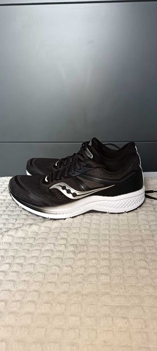 Saucony Omni 19 дамски маратонки размер 39 в черно и бяло