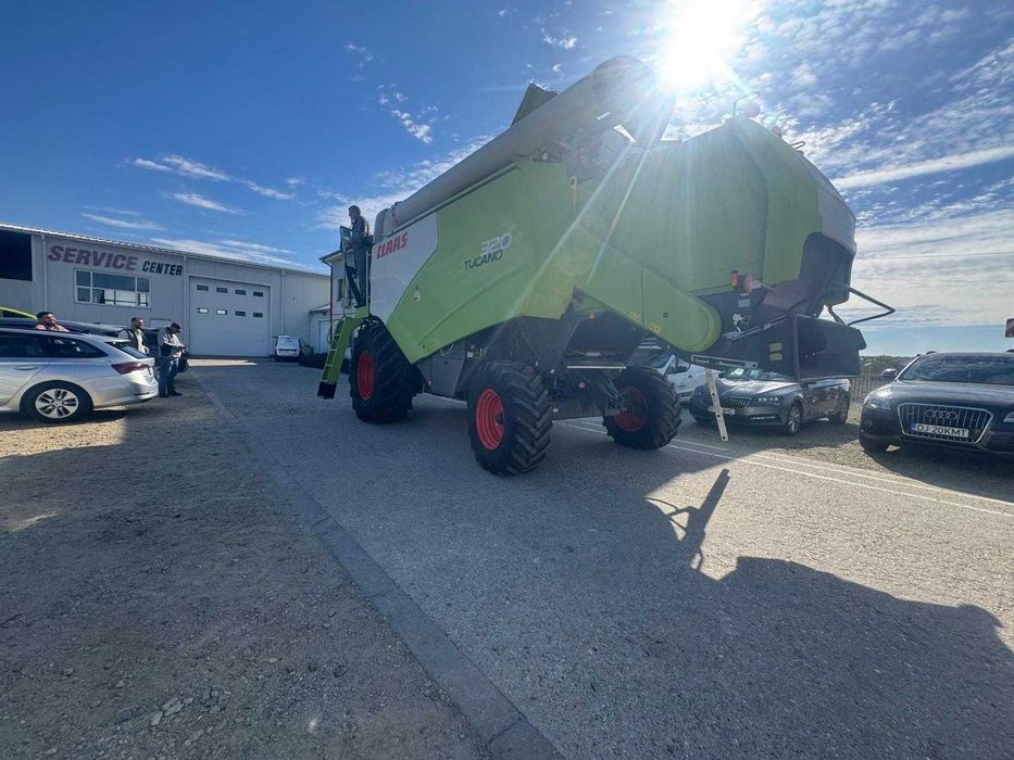 Combina CLAAS TUCANO 320