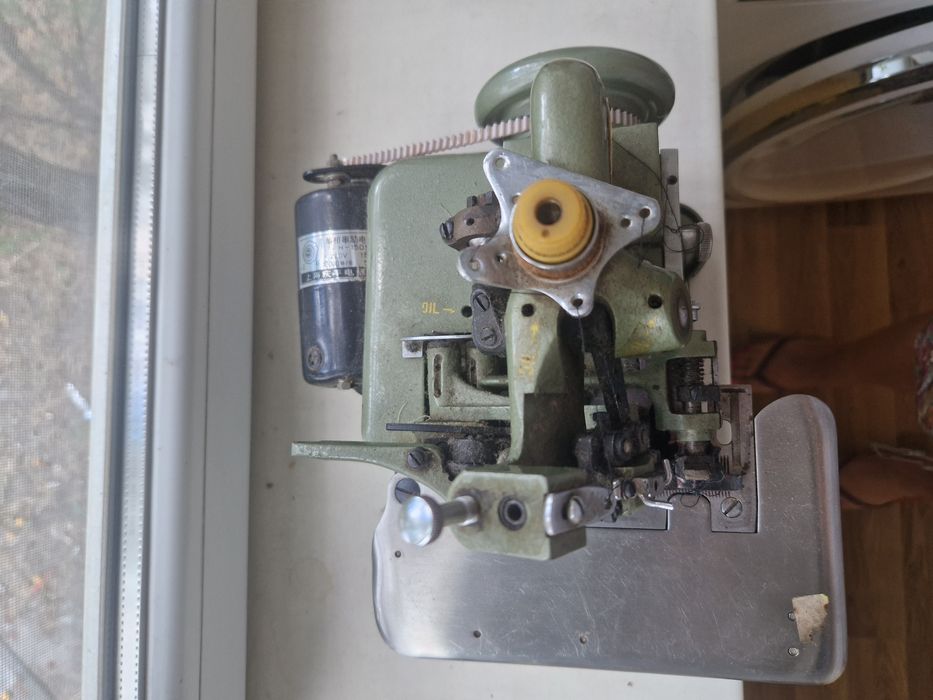 Оверлог триконечен