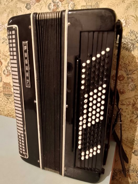 Продам Баян Рубин 7