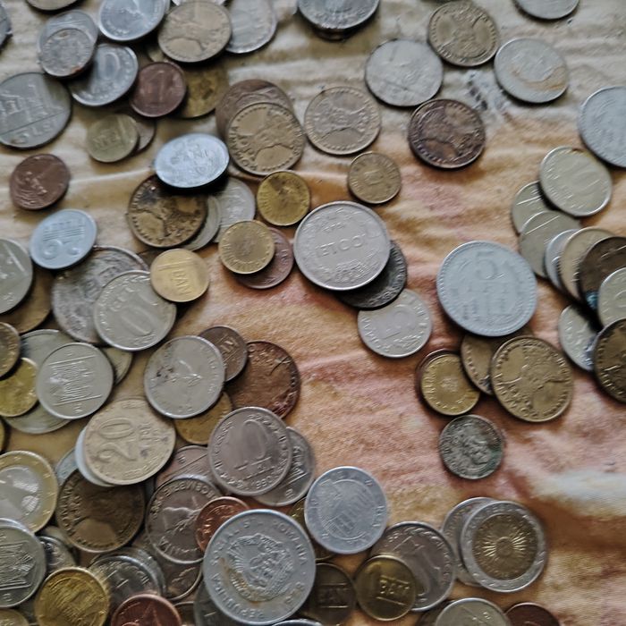 Colecție de monede și bacnote