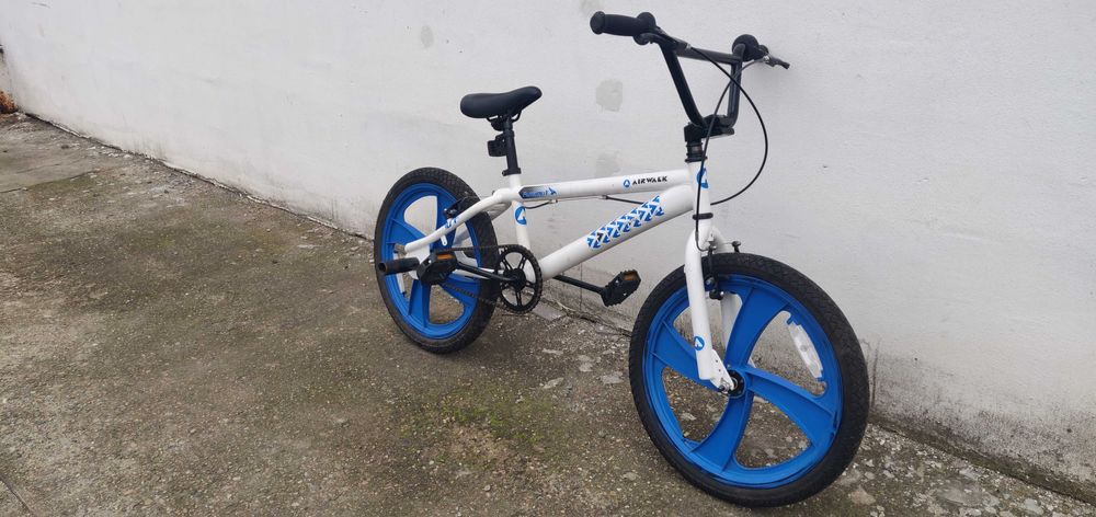 Bicicleta Bmx cu roti de 20 inch