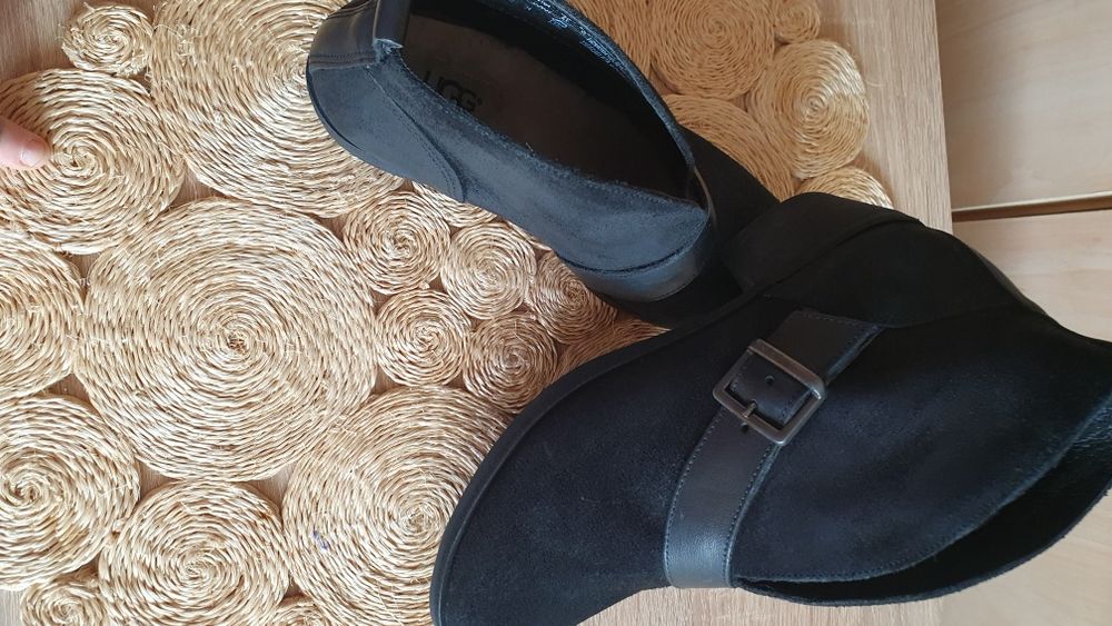 Ghete UGG din piele marime 38, interior 24 cm