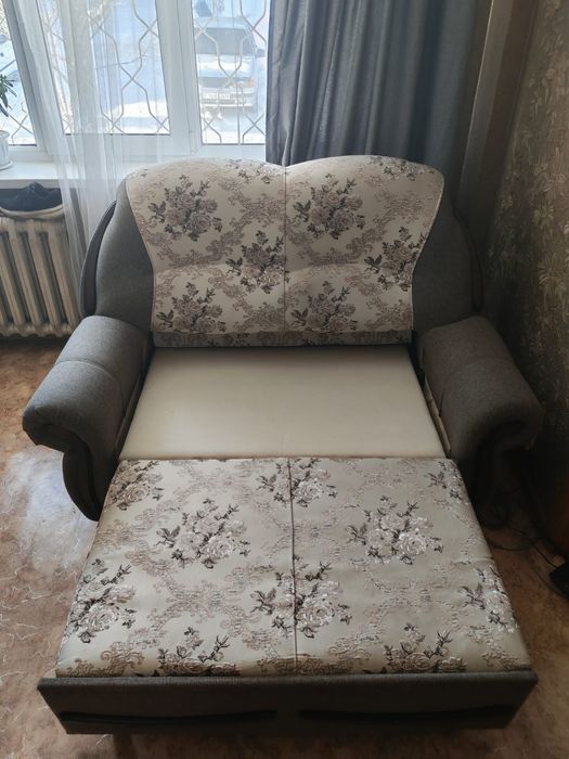 Продам мини диван, отличное состояние.