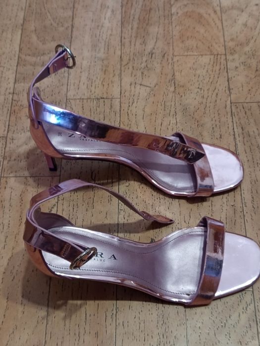 Босоножки на каблукаx ZARA