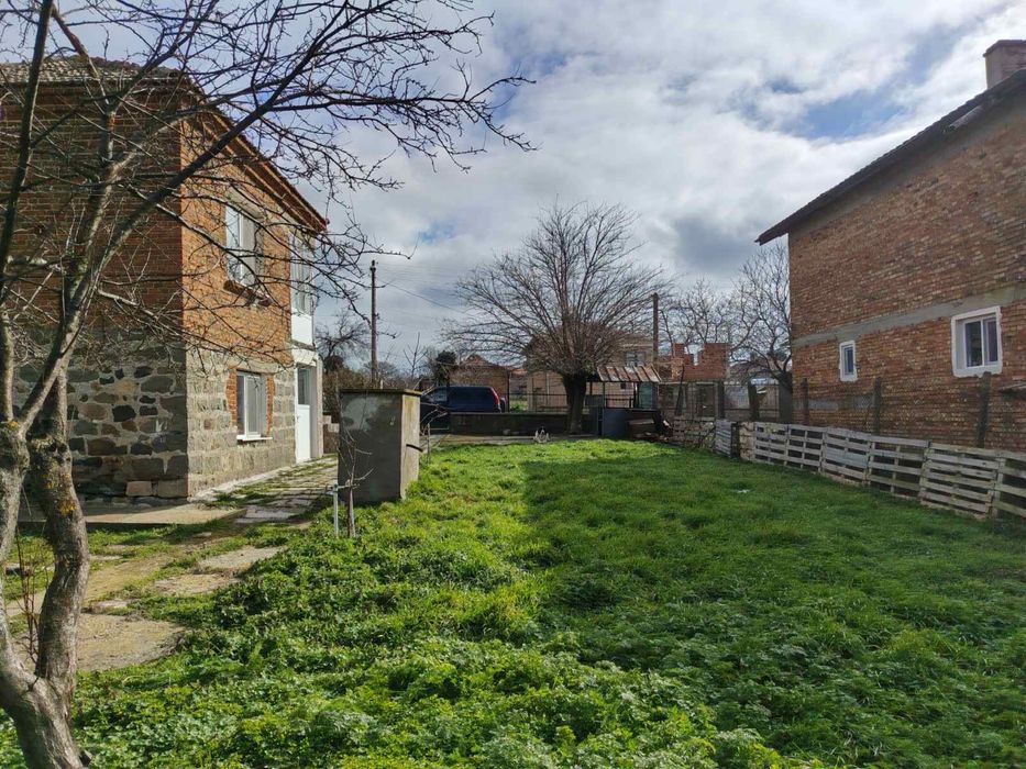 Продавам Масивна Къща в село Трояново