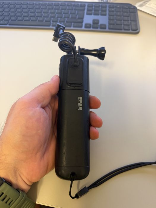 Volta - Trepied GoPro cu functie de incarcare.