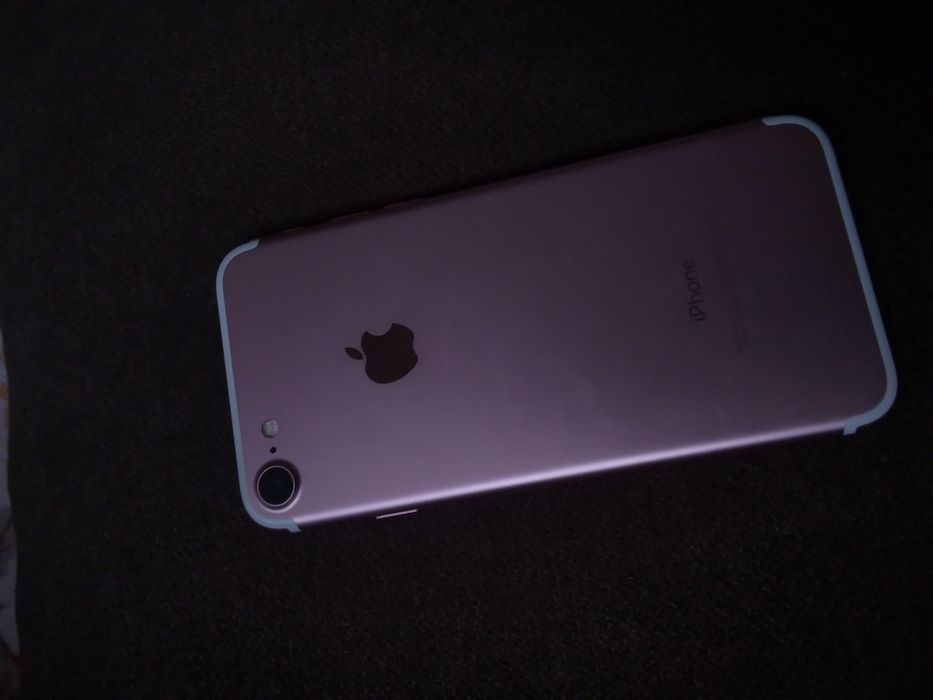 Iphone 7 работещ,подходящ за обаждания и основни функции