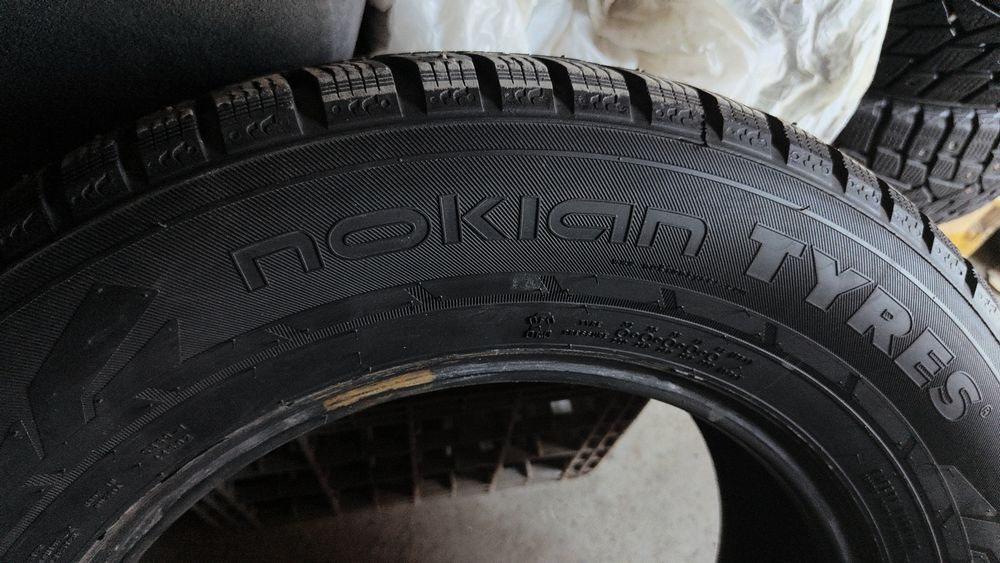 Продам зимние шины  215/65/16
