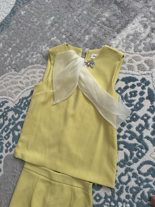 Двойка горчичный цвет