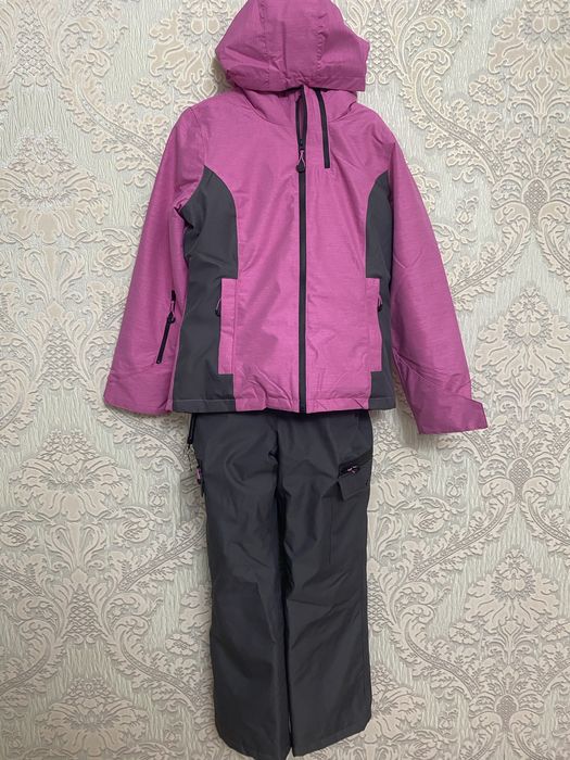 Продам женские лыжные одежды.