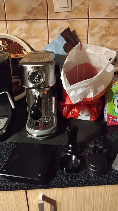 Vând Espressor Semi automat HiBREW H10B cu accesorii incluse