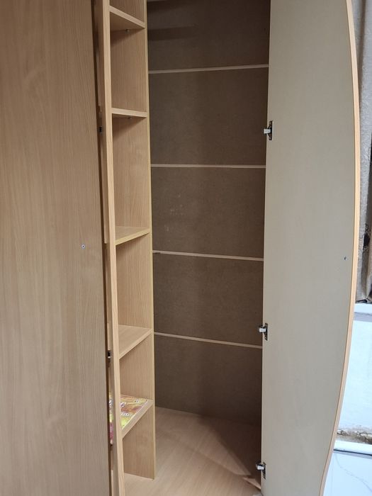 Продается шкаф угловой