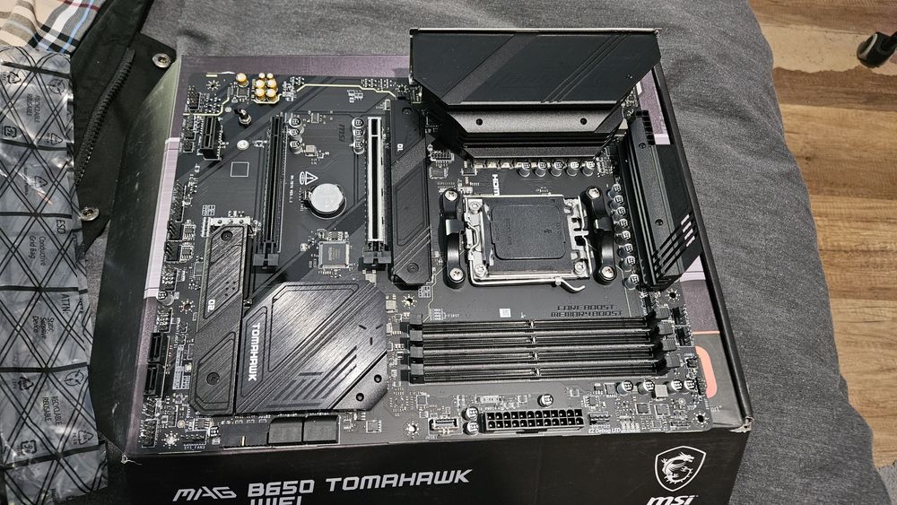 Placa de baza MSI B650 TOMAHAWK WIFI