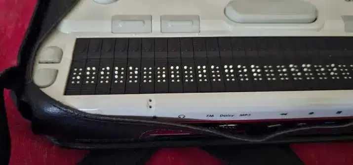 aparat braille pentru comunicare nevazatori  braille sense u2