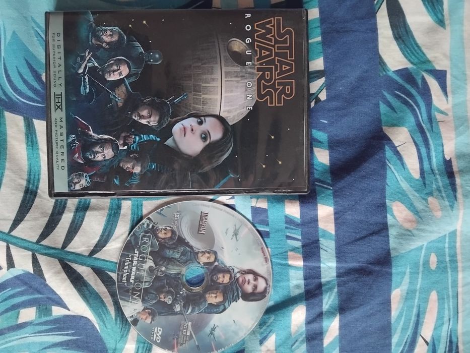 Дискове  ДВД с цялата серия на STAR WARS. Превода е БГ аудио