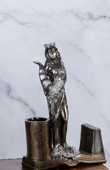 Визитник Фортуна Статуетка с Моливник  или Статуетка Богинята Фортуна