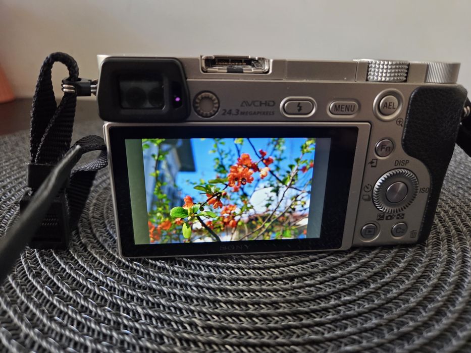 Aparat foto Mirrorless Sony Alpha A6000 YB, 24.3MP, Silver + Obiectiv 16-50mm