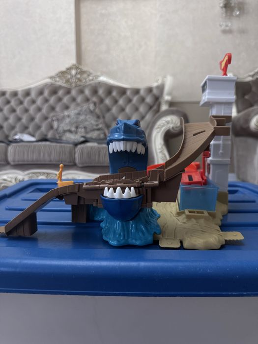 Трасса “Hot Wheels” акула