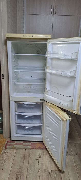 Продам отличный холодильник