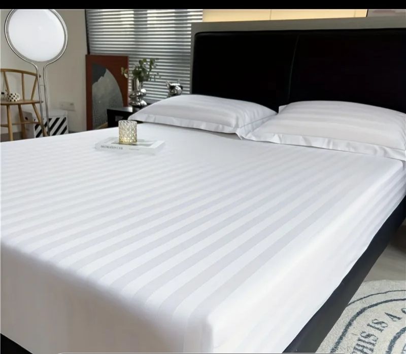 Lenjerie de pat albă 3 piese – bumbac egiptean, cearceaf cu elastic.