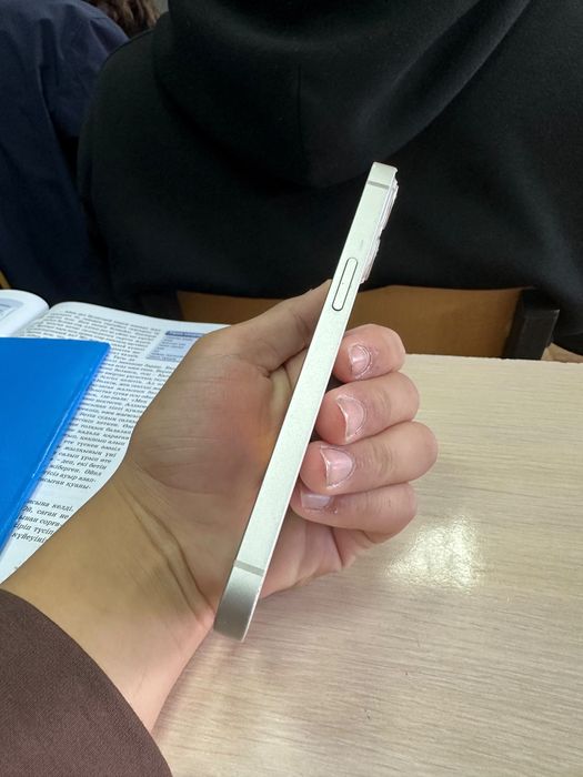Айфон 13 на ремонте не был