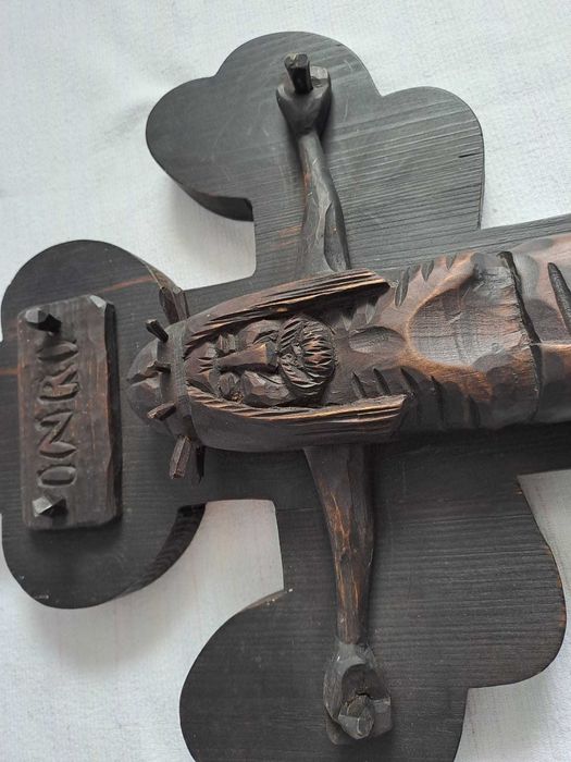 crucifix vechi din lemn 60 cm lucrat manual