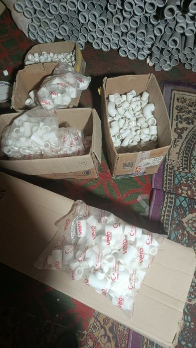 Plastik trubalar sotiladi